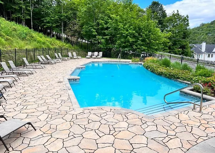 The Alpine Nest - 3 Beds - 4 Guests - Free Parking - Pool